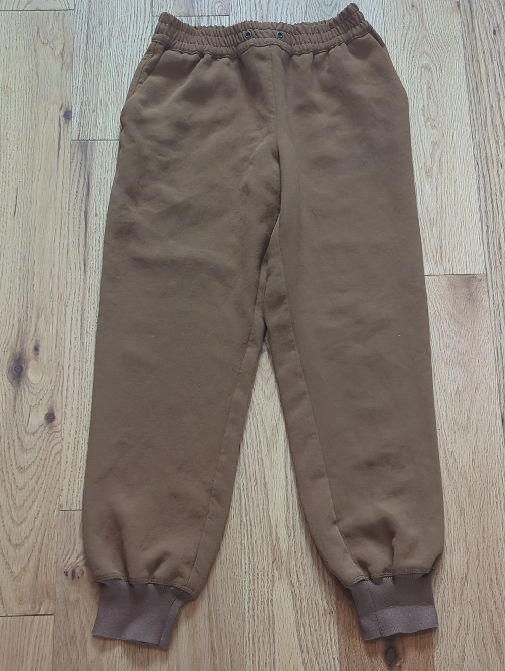 Wilfred. Jogger Pants in Tan. Size XXS.